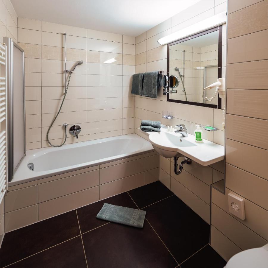 פיס Hotel Alpenroyal מראה חיצוני תמונה